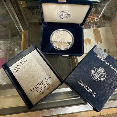 2002 AMERICAN EAGLE SILVER 1 Oz papers and box