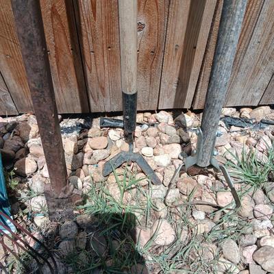 SNOW SHOVEL AND YARD TOOLS
