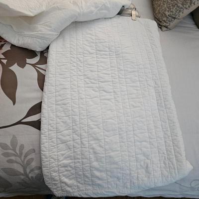 Bedroom Linen Lot (A)