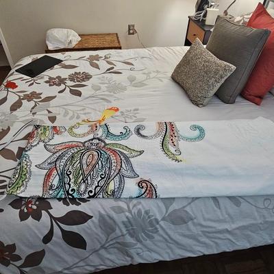 Bedroom Linen Lot (A)