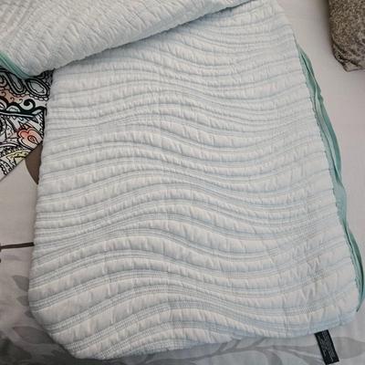 Bedroom Linen Lot (A)