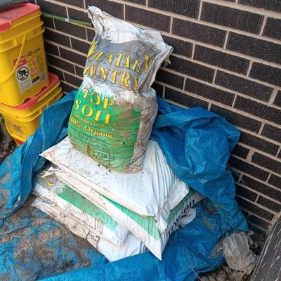 5 SEALED BAGS OF MOUNTAIN COUNTRY TOP SOIL