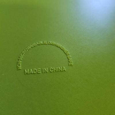 Green Scalloped Edge Plastic Plates (4)