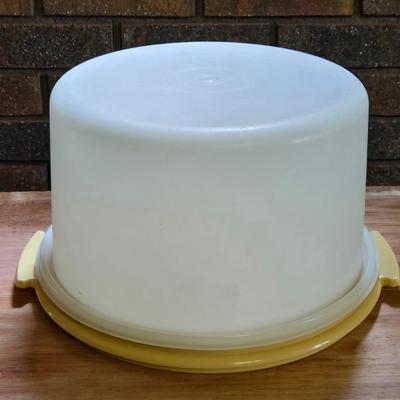 Tupperware Cake Taker #1