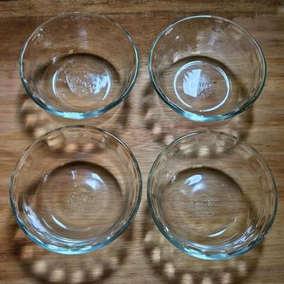 Pyrex (4) Small Bowls