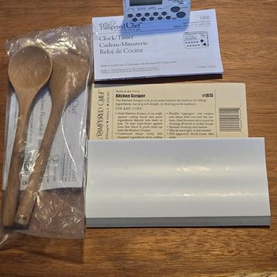 The Pampered Chef Mini Bamboo Spoons, Scraper, and Timer