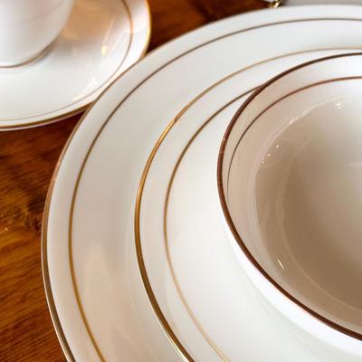 ROYAL WORCESTER ~ “Contessa” ~ 7 Pc Service For 8 (63 Pieces Total)
