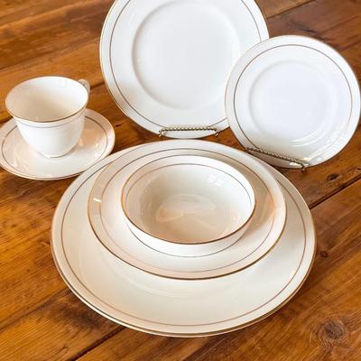 ROYAL WORCESTER ~ “Contessa” ~ 7 Pc Service For 8 (63 Pieces Total)