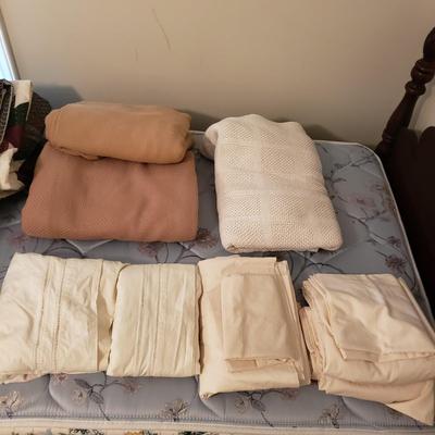 Two Sets of Twin Size Red and Green Quilts, Sheets, Blankets and Bedskirts (B1-KD)