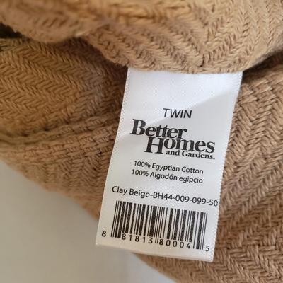 Two Sets of Twin Size Red and Green Quilts, Sheets, Blankets and Bedskirts (B1-KD)