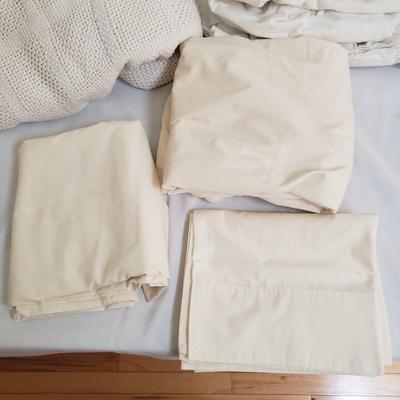 Two Sets of Twin Size Red and Green Quilts, Sheets, Blankets and Bedskirts (B1-KD)