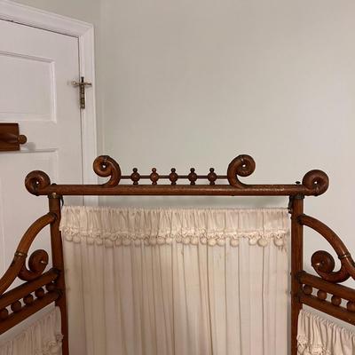 Victorian Style Three Panel Dressing Screen (P-DZ)