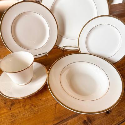 ROYAL DOULTON ~ “Alice” ~ 6 Piece Service For 8 ~ (48 Pieces Total)