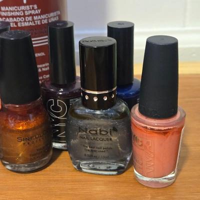 Nail Enamel Dryer and Nail Polishes