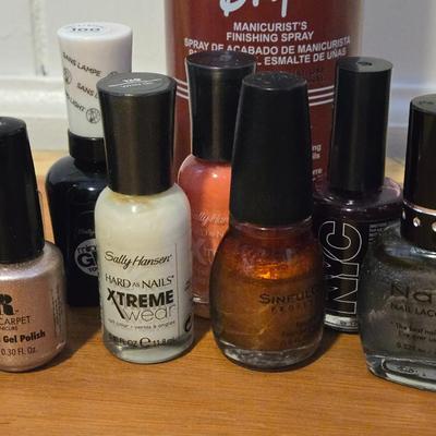 Nail Enamel Dryer and Nail Polishes