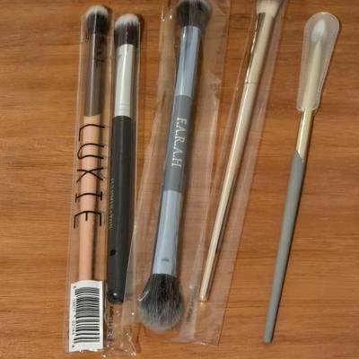 New Makeup Brushes and Sunless Tan Application Blending Mitt