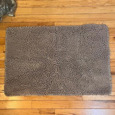 Bath Mats, Scale, and Other Bath Accessories (H-DZ)