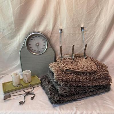 Bath Mats, Scale, and Other Bath Accessories (H-DZ)