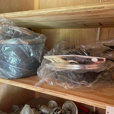 G2-pots, pans and cookbooks