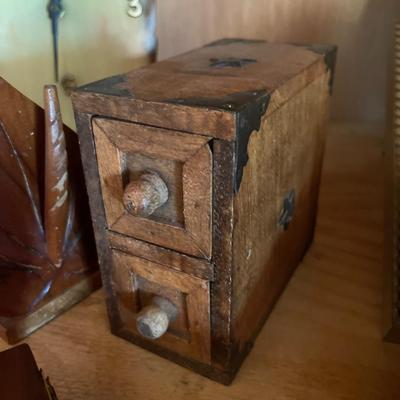 G23-Eagle statue, wooden boxes, clock etc