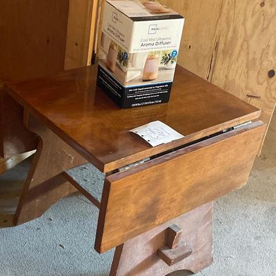 G31- Small Table and Diffuser