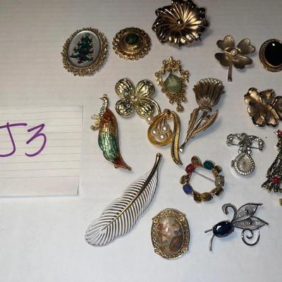 J3-Vintage Brooch Lot