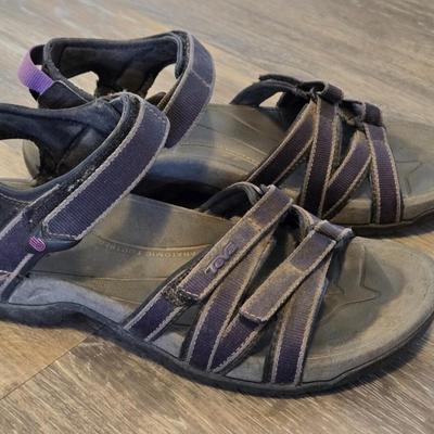 Women's Size 8 Teva Sandals