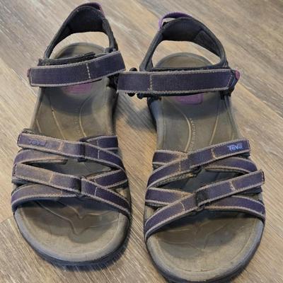 Women's Size 8 Teva Sandals