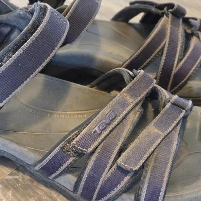 Women's Size 8 Teva Sandals