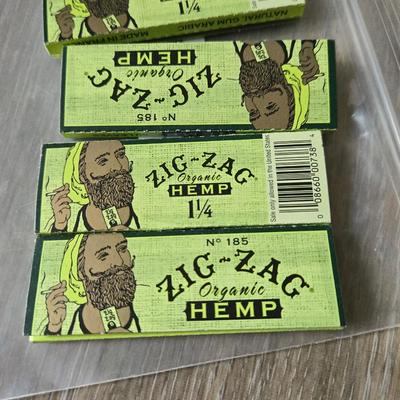 (5) New Packages Of Zig Zag Rolling Papers