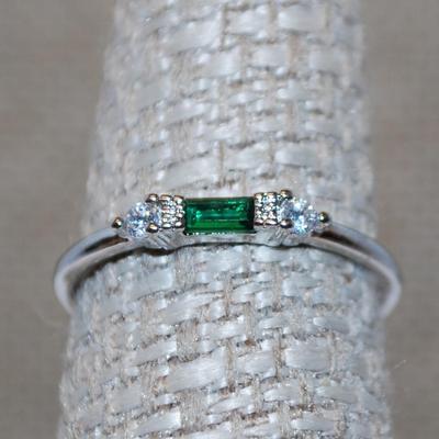 Size 8 Delicate Green Rectangle Stone Marked .925 Ring with Small Side Accents on a Silver Band (1.1g)