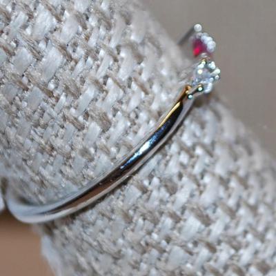 Size 8 Delicate Red Rectangle Stone Marked .925 Ring with Small Side Accents on a Silver Band (1.1g)
