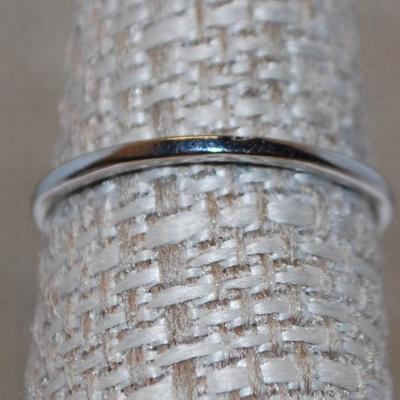 Size 8 Delicate Red Rectangle Stone Marked .925 Ring with Small Side Accents on a Silver Band (1.1g)