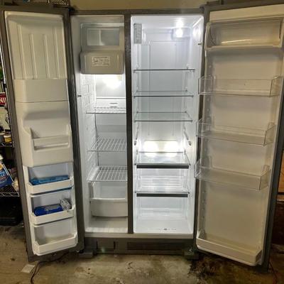 Whirlpool side-by-side refrigerator/freezer