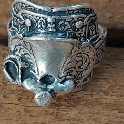 An astonishing Navajo Sterling silver saddle ring.