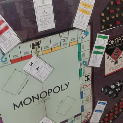 Unique Vintage Framed Monopoly game with pieces - 1935 - 1946 Parker Brothers