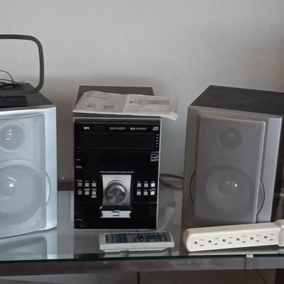 Nice Sharp Micro Component Stereo System Model XL-UH242 with remote control