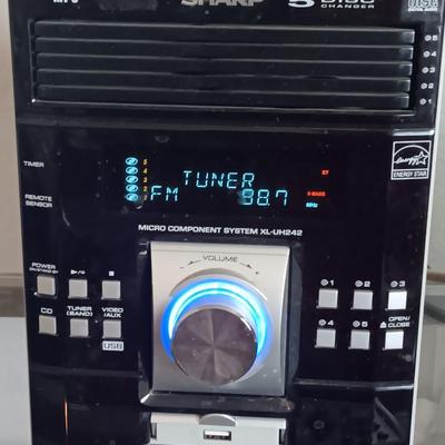 Nice Sharp Micro Component Stereo System Model XL-UH242 with remote control