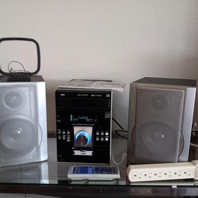 Nice Sharp Micro Component Stereo System Model XL-UH242 with remote control