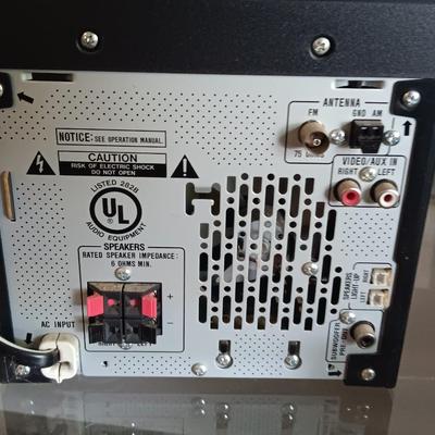 Nice Sharp Micro Component Stereo System Model XL-UH242 with remote control