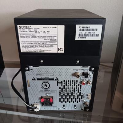 Nice Sharp Micro Component Stereo System Model XL-UH242 with remote control