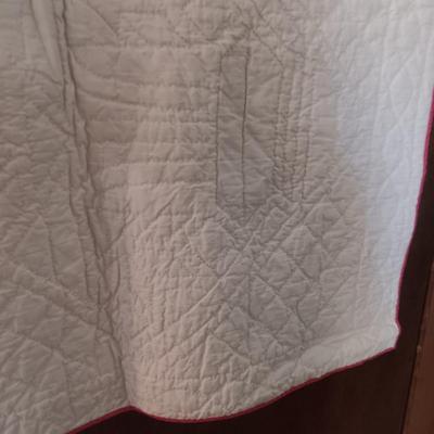 HAND STITCHED "CAROLINA LILY" QUILT