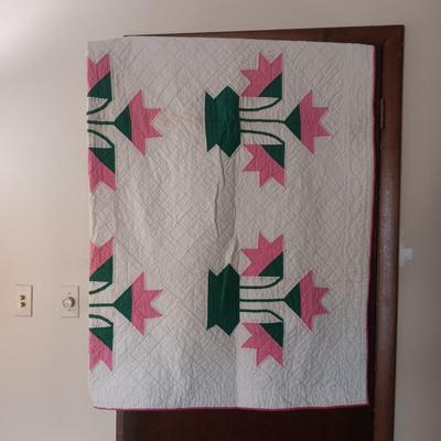 HAND STITCHED "CAROLINA LILY" QUILT