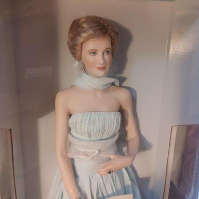 DIANA PRINCESS OF WALES PORCELAIN PORTRAIT DOLL