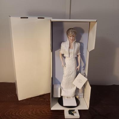 PRINCESS DIANA PORCELAIN PORTRAIT DOLL W/HAND BAG AND RHINESTONE TIARA