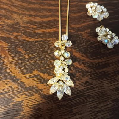 CRYSTAL NECKLACE AND EARRINGS