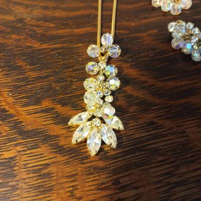 CRYSTAL NECKLACE AND EARRINGS