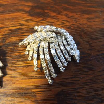 RHINESTONE BROOCH AND CLIP ON EARRINGS