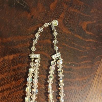 IRIDESCENT GLASS BEADED NECKLACE & GOLD TONE BROOCH W/CLIP ON EARRINGS