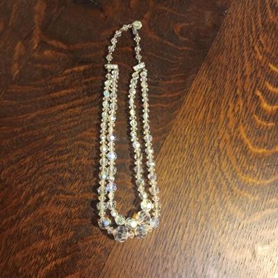 IRIDESCENT GLASS BEADED NECKLACE & GOLD TONE BROOCH W/CLIP ON EARRINGS
